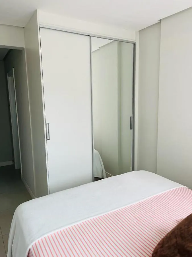 Apartamento Na Praia De Palmas Com Garagem Governador Celso Ramos