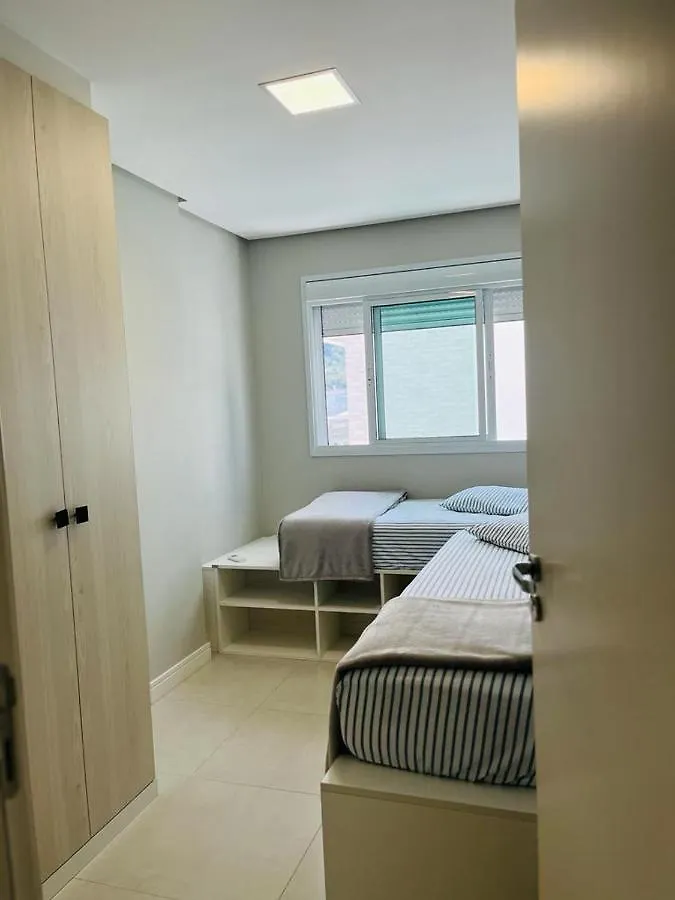Apartamento Na Praia De Palmas Com Garagem Governador Celso Ramos